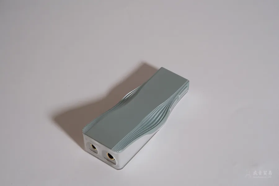 接上訊源與耳機